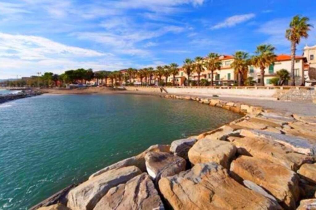 Appartamento 50 Mt Mare Con Parcheggio Riservato Riva Ligure Extérieur photo