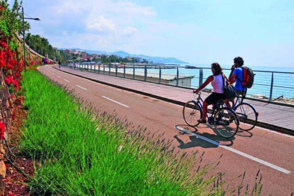 Appartamento 50 Mt Mare Con Parcheggio Riservato Riva Ligure Extérieur photo